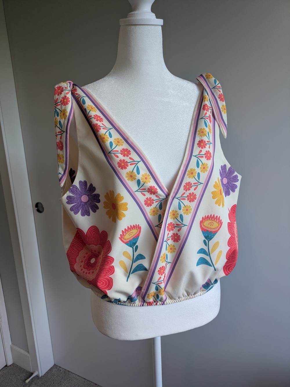 SHEIN Cream Floral V-Neck Tie-Shoulder Camisole
